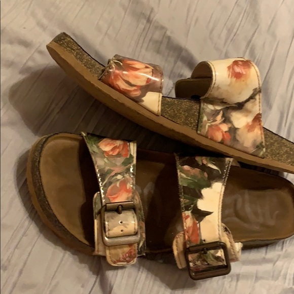 Sandals - Picture 2 of 3